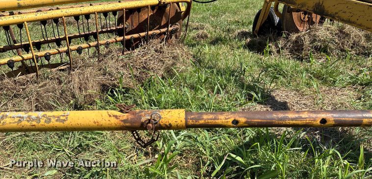 image for item EV3086 1990 Vermeer R-23 hay rake