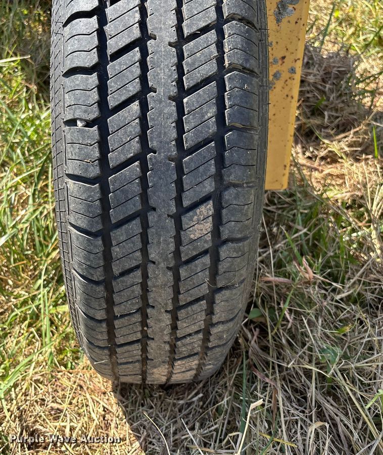 image for item EV3086 1990 Vermeer R-23 hay rake