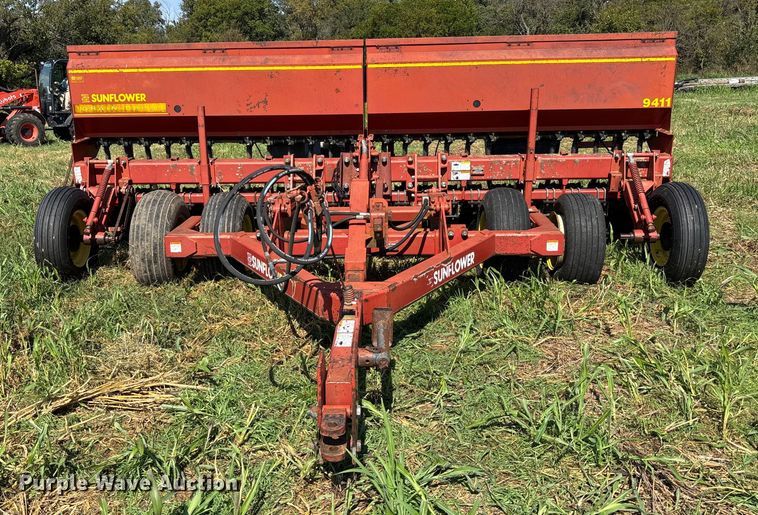 image for item EV3087 Sunflower 9411-15 grain drill