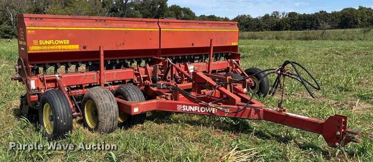 image for item EV3087 Sunflower 9411-15 grain drill