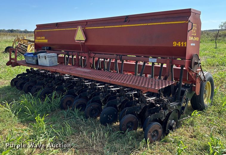 image for item EV3087 Sunflower 9411-15 grain drill