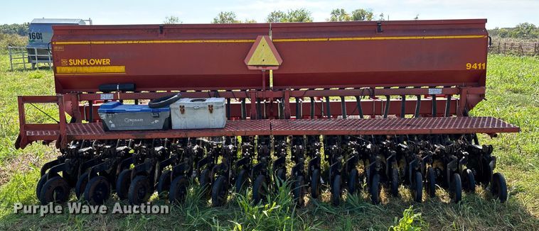 image for item EV3087 Sunflower 9411-15 grain drill