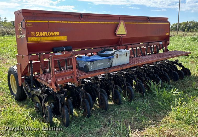 image for item EV3087 Sunflower 9411-15 grain drill