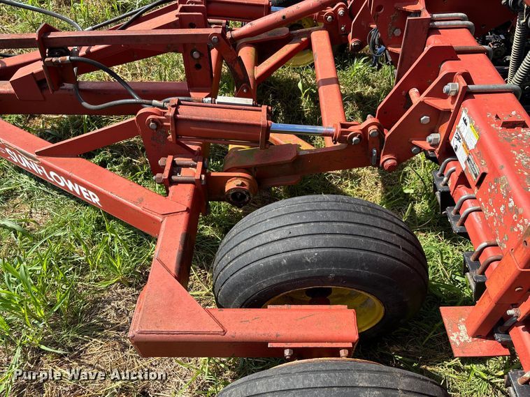 image for item EV3087 Sunflower 9411-15 grain drill