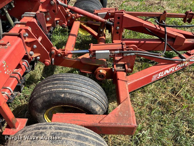 image for item EV3087 Sunflower 9411-15 grain drill