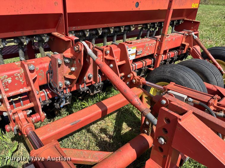 image for item EV3087 Sunflower 9411-15 grain drill