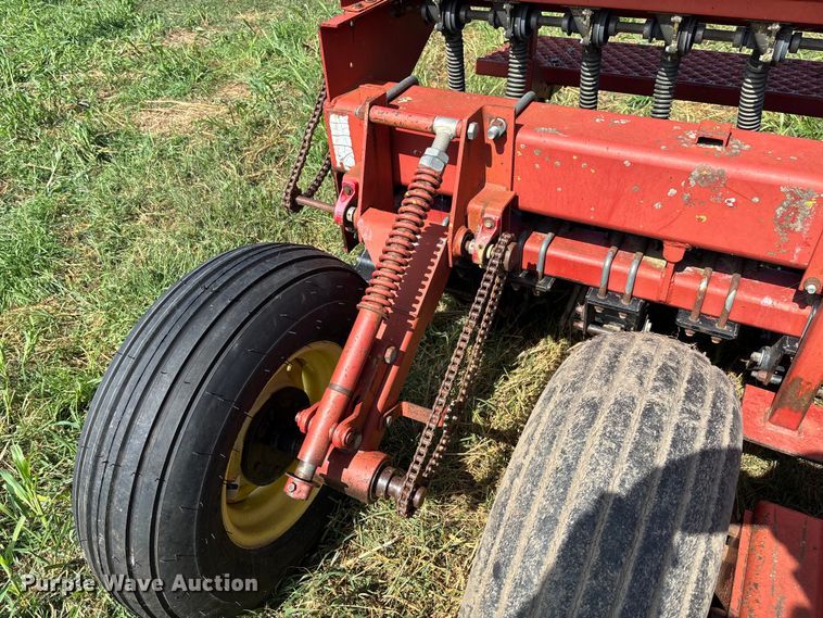 image for item EV3087 Sunflower 9411-15 grain drill