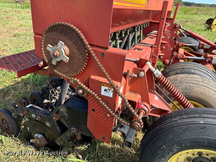 image for item EV3087 Sunflower 9411-15 grain drill