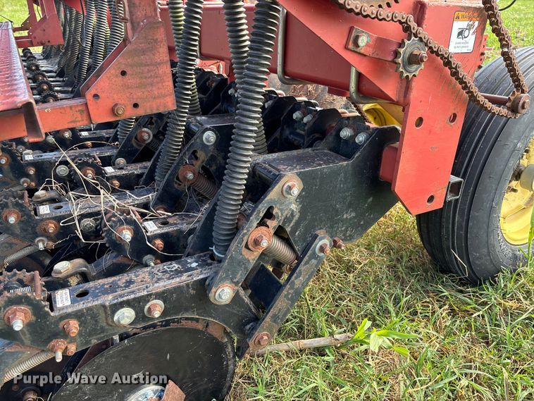 image for item EV3087 Sunflower 9411-15 grain drill