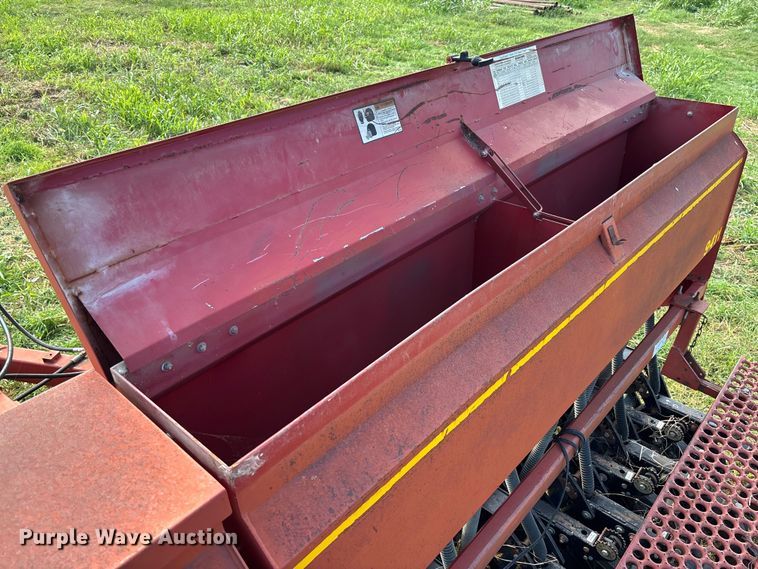 image for item EV3087 Sunflower 9411-15 grain drill