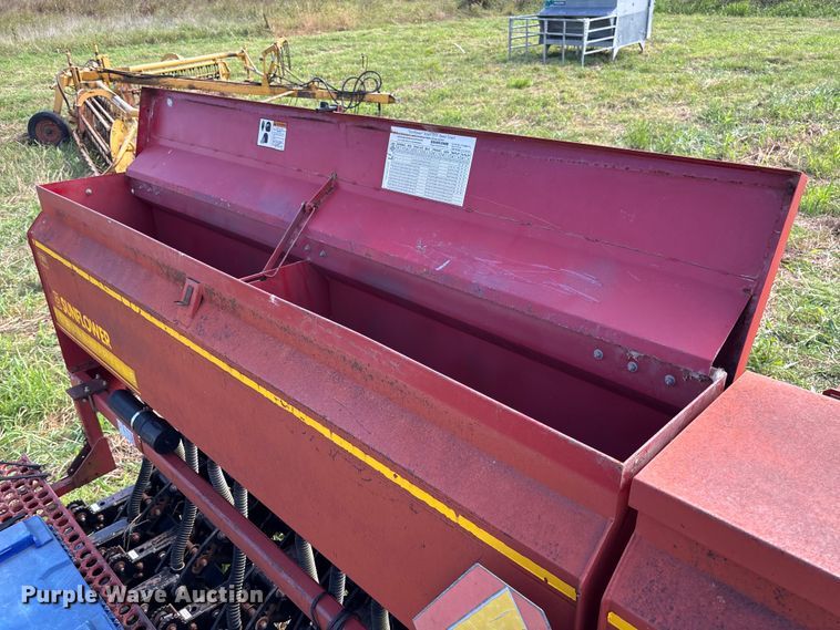 image for item EV3087 Sunflower 9411-15 grain drill