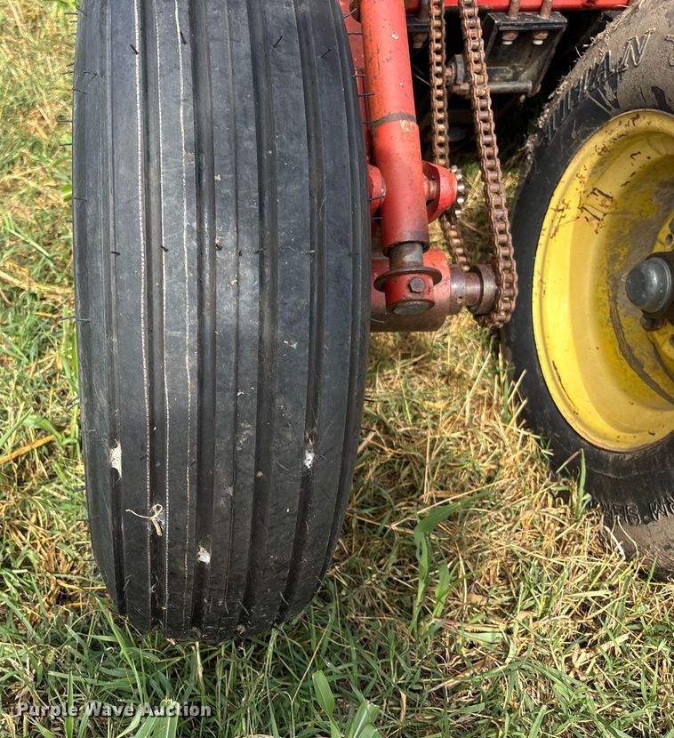 image for item EV3087 Sunflower 9411-15 grain drill