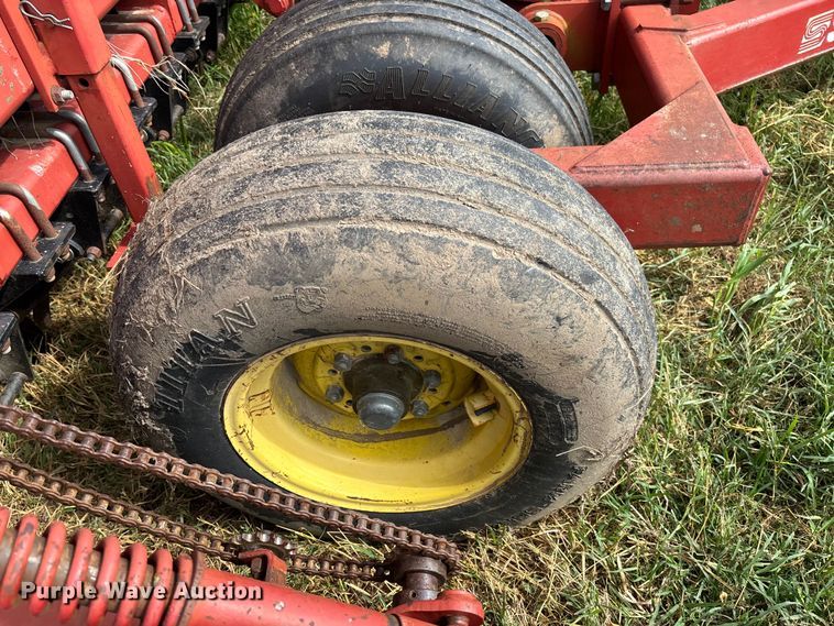 image for item EV3087 Sunflower 9411-15 grain drill