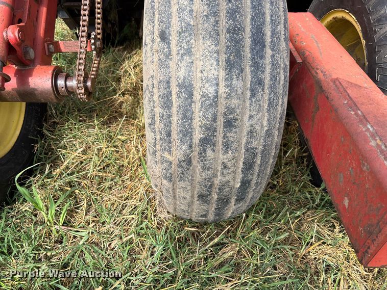 image for item EV3087 Sunflower 9411-15 grain drill