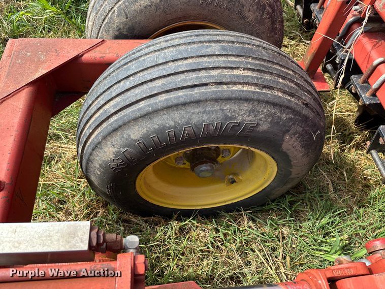 image for item EV3087 Sunflower 9411-15 grain drill