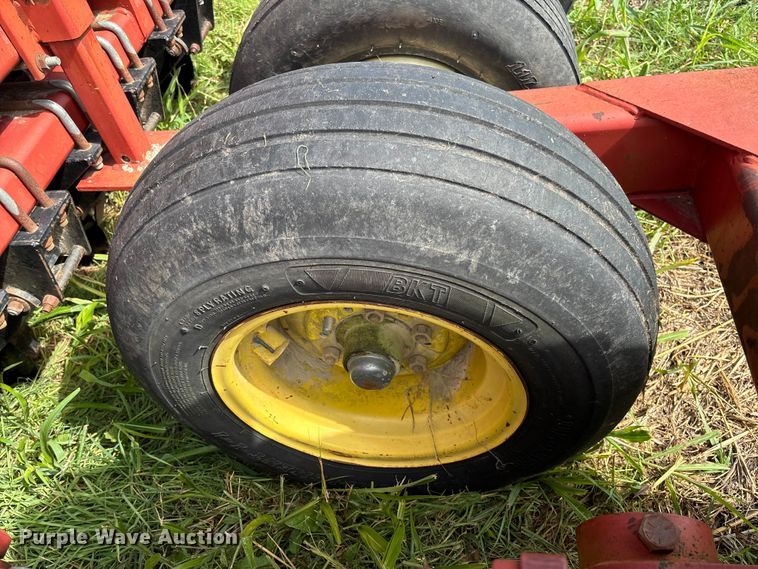 image for item EV3087 Sunflower 9411-15 grain drill