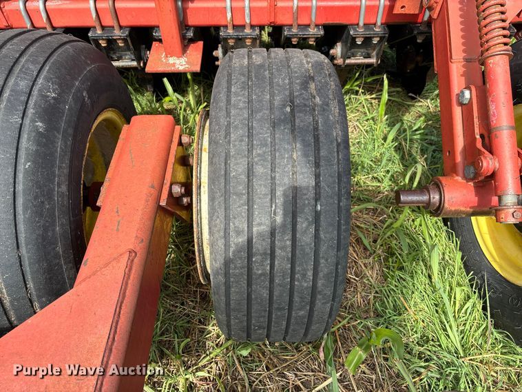 image for item EV3087 Sunflower 9411-15 grain drill