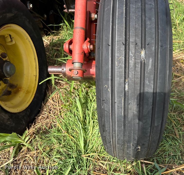 image for item EV3087 Sunflower 9411-15 grain drill