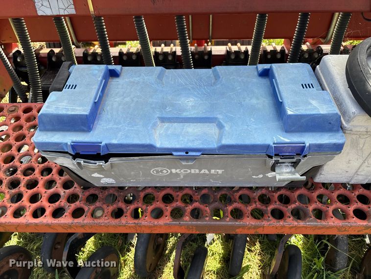 image for item EV3087 Sunflower 9411-15 grain drill