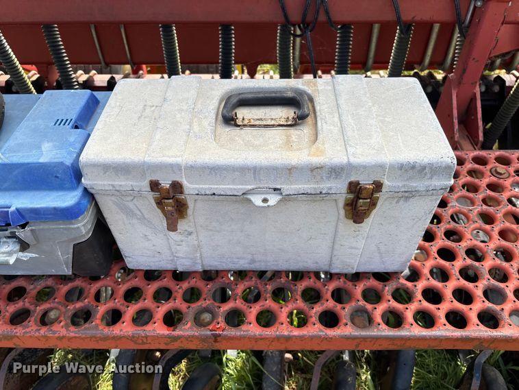 image for item EV3087 Sunflower 9411-15 grain drill