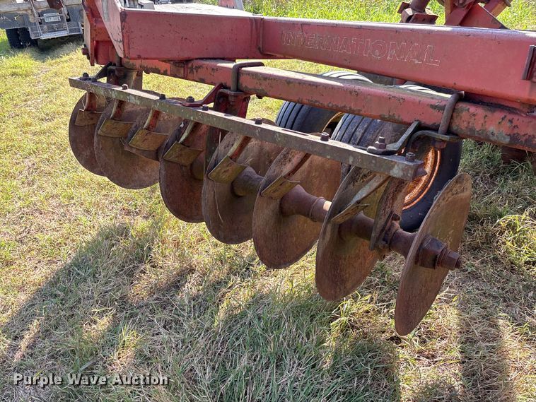 image for item EV3089 International tandem disk