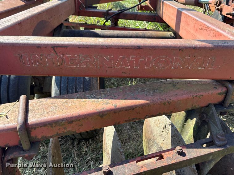 image for item EV3089 International tandem disk