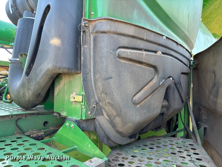image for item EV3165 John Deere 9670 STS RWA combine