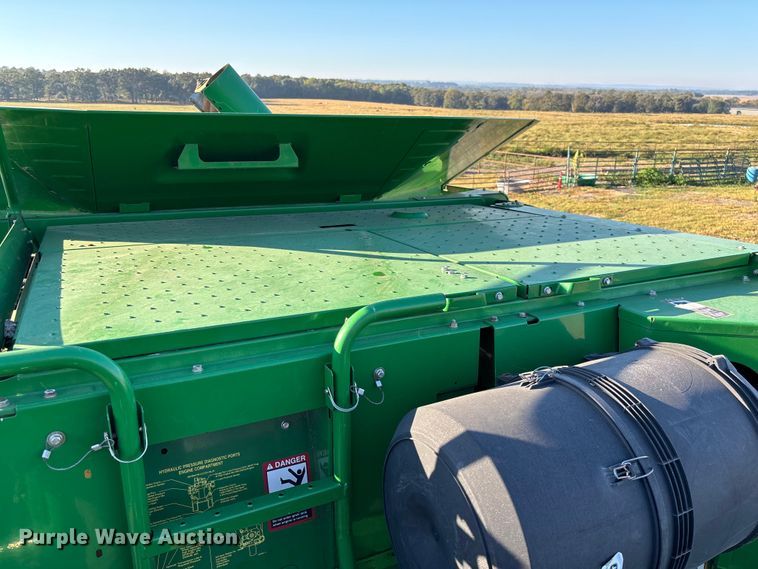 image for item EV3165 John Deere 9670 STS RWA combine