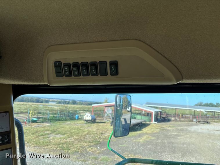 image for item EV3165 John Deere 9670 STS RWA combine