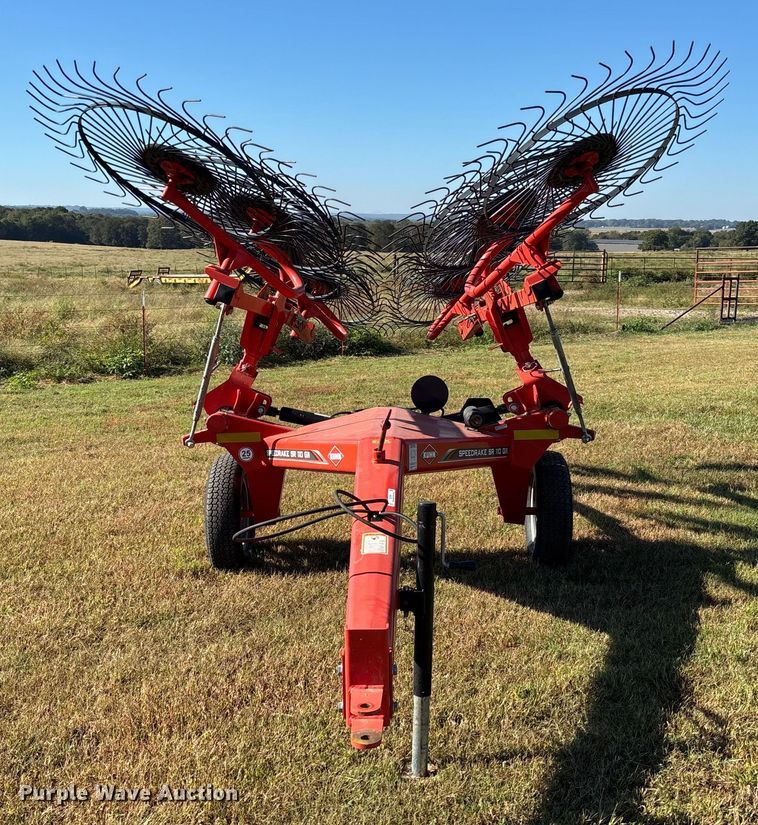 image for item EV3167 Kuhn SR110 GII hay rake