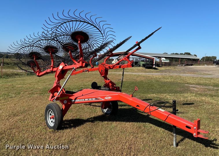 image for item EV3167 Kuhn SR110 GII hay rake