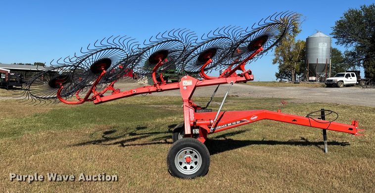 image for item EV3167 Kuhn SR110 GII hay rake