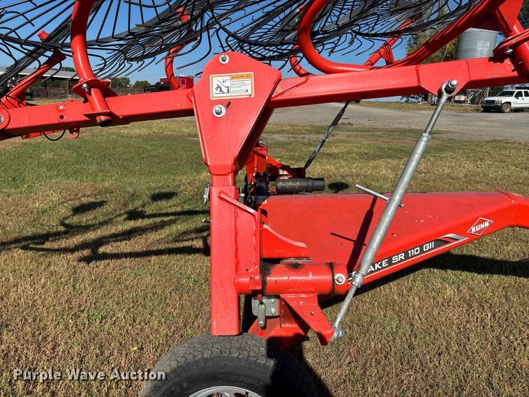 image for item EV3167 Kuhn SR110 GII hay rake
