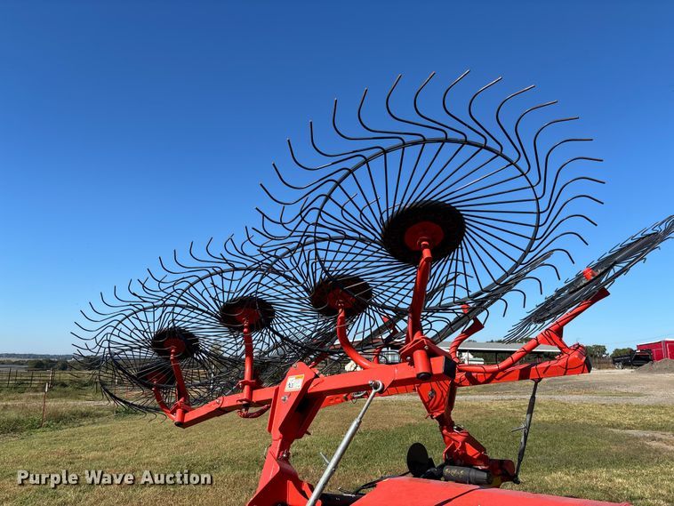 image for item EV3167 Kuhn SR110 GII hay rake