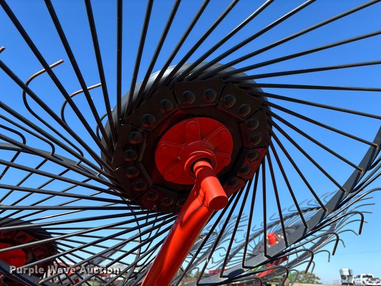 image for item EV3167 Kuhn SR110 GII hay rake