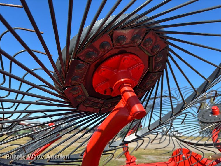 image for item EV3167 Kuhn SR110 GII hay rake