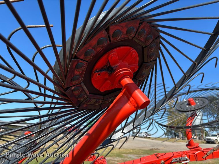 image for item EV3167 Kuhn SR110 GII hay rake