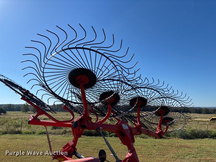 image for item EV3167 Kuhn SR110 GII hay rake