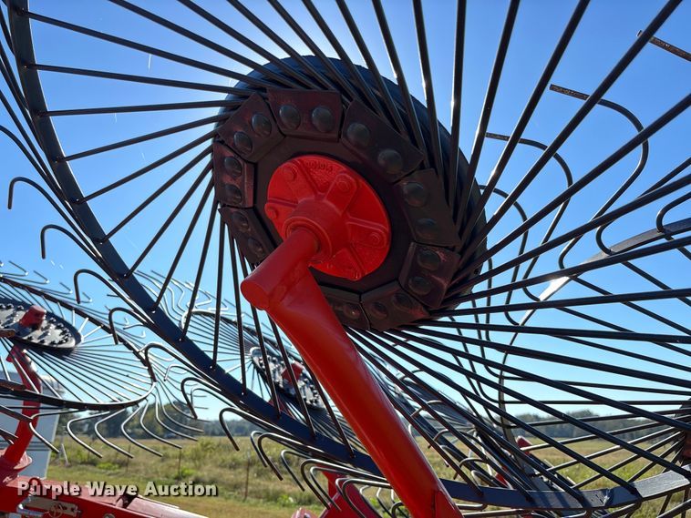 image for item EV3167 Kuhn SR110 GII hay rake