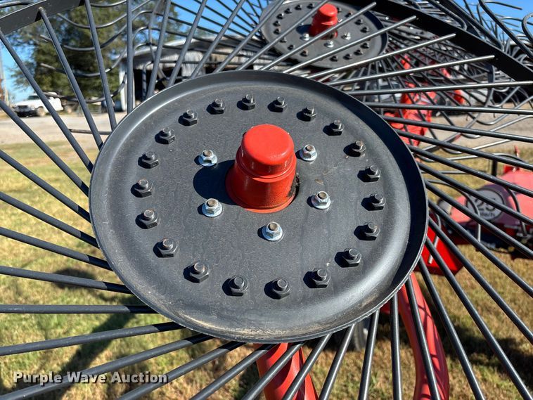 image for item EV3167 Kuhn SR110 GII hay rake