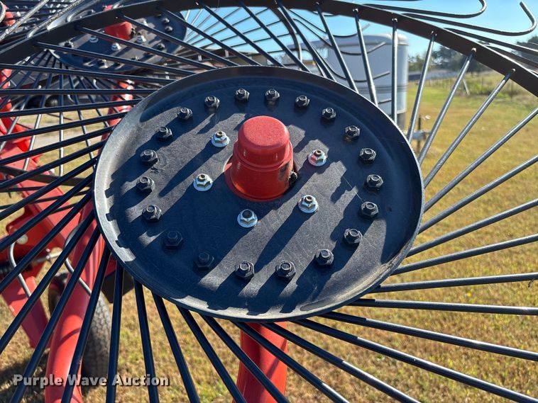 image for item EV3167 Kuhn SR110 GII hay rake