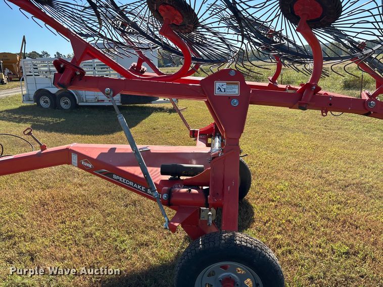 image for item EV3167 Kuhn SR110 GII hay rake