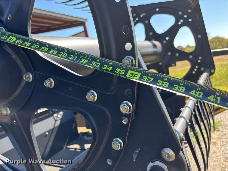 image for item EV3174 Macdon 974 flex draper head