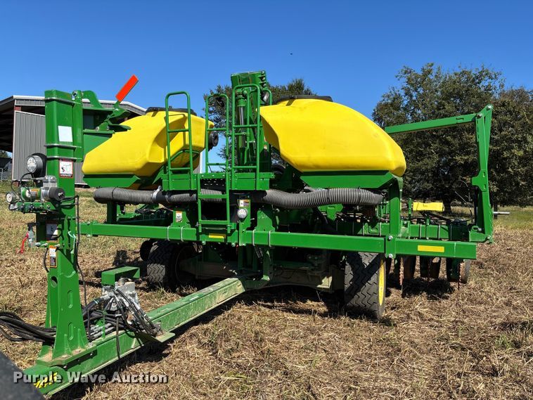 image for item EV3175 2022 John Deere 1745 split row planter