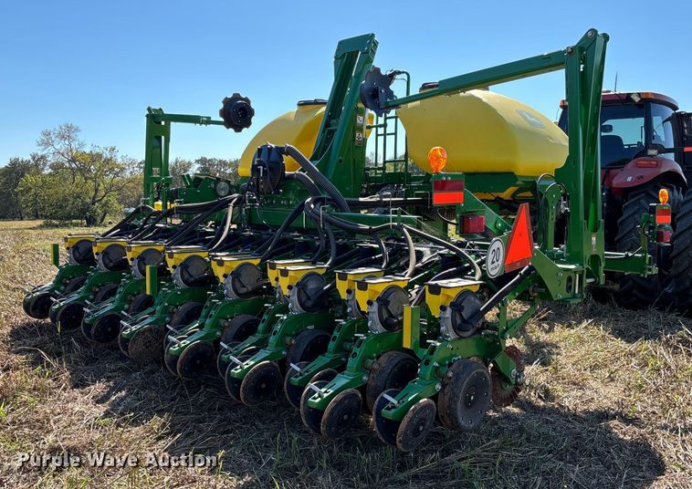 image for item EV3175 2022 John Deere 1745 split row planter