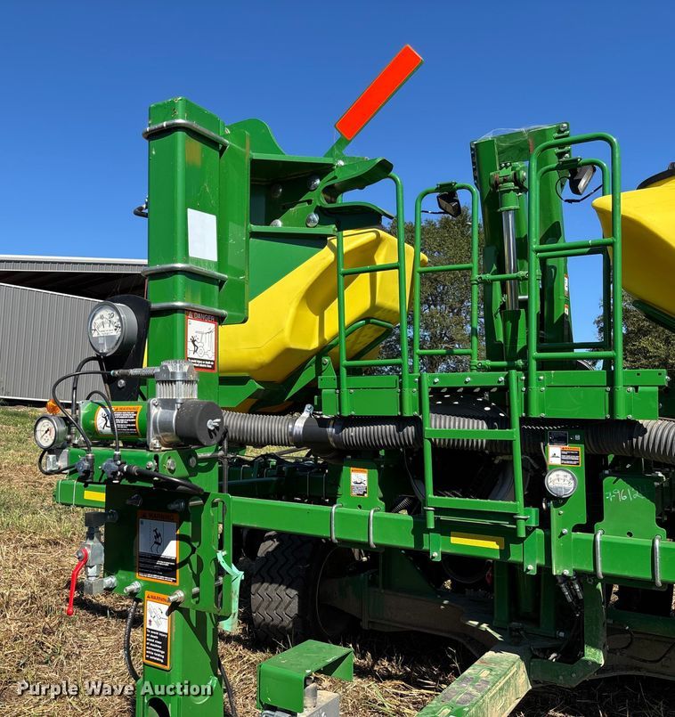image for item EV3175 2022 John Deere 1745 split row planter