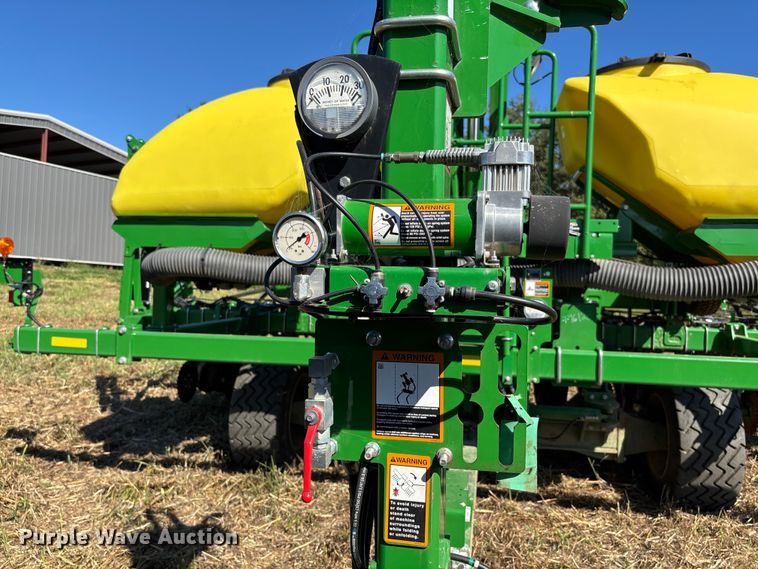image for item EV3175 2022 John Deere 1745 split row planter