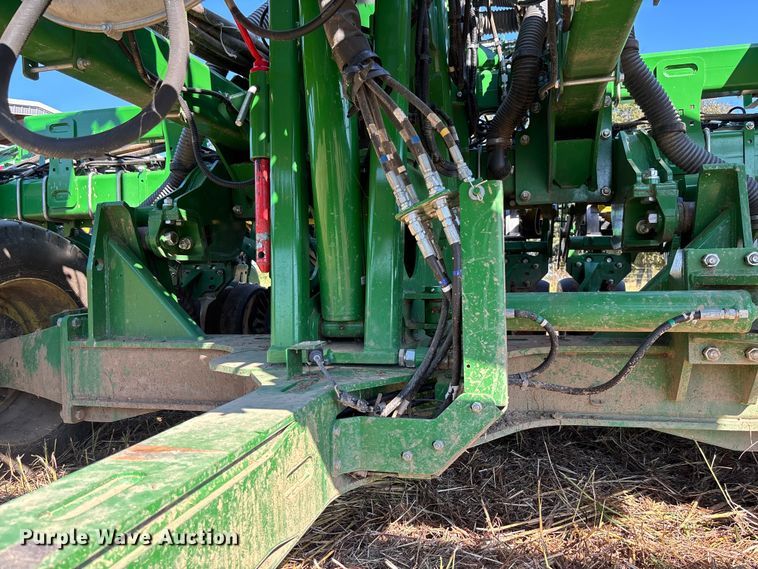 image for item EV3175 2022 John Deere 1745 split row planter