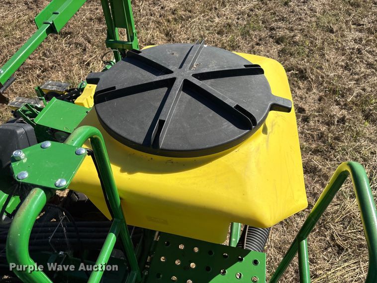 image for item EV3175 2022 John Deere 1745 split row planter