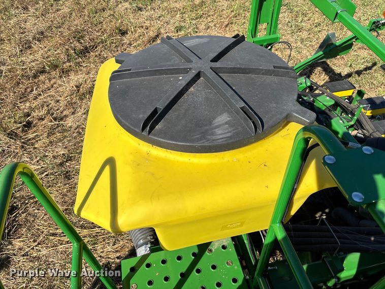 image for item EV3175 2022 John Deere 1745 split row planter